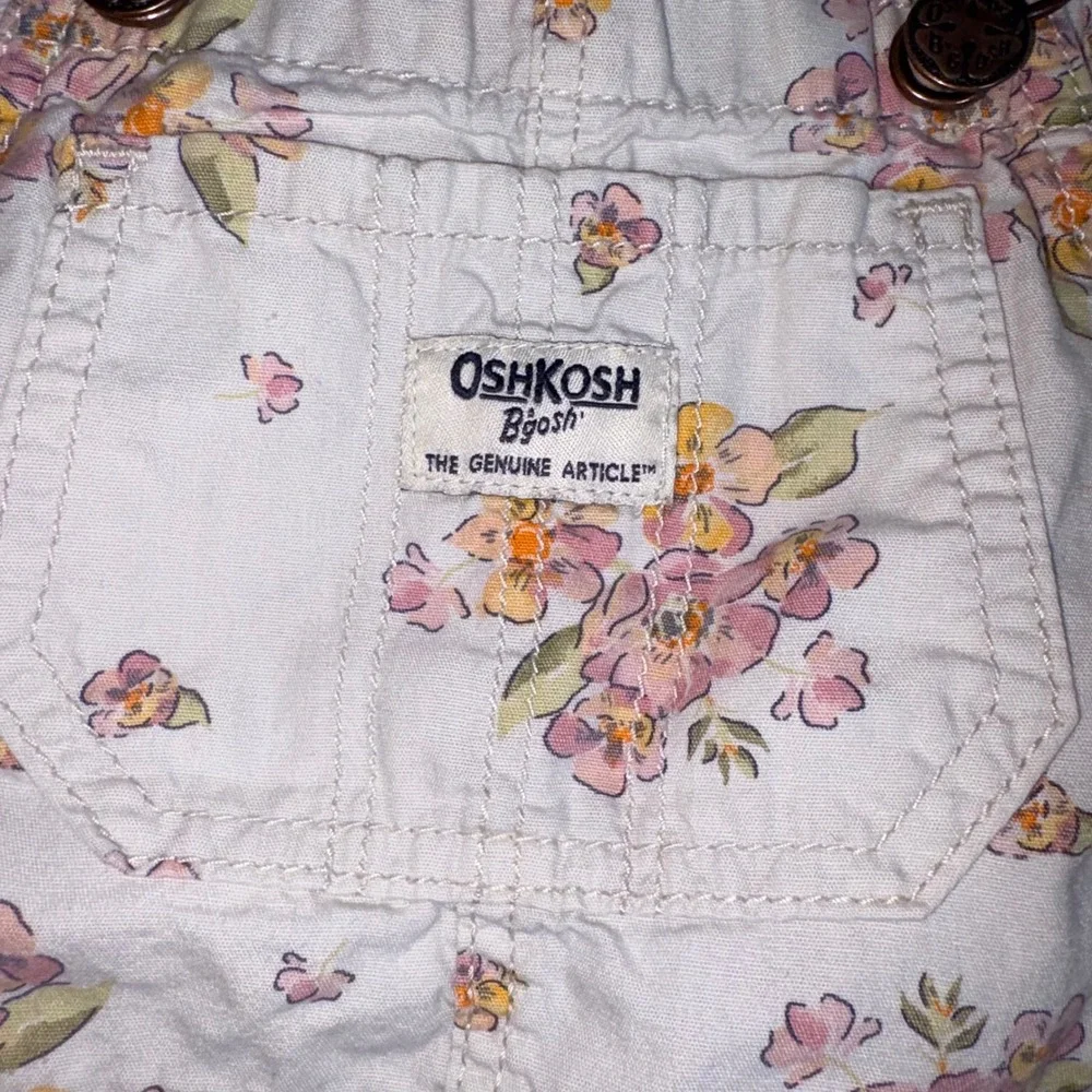 OshKosh B'gosh Floral Shortalls 3T Cream Pink Excellent Vestbak Overalls